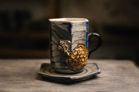 Kruus mesilasega alustassiga